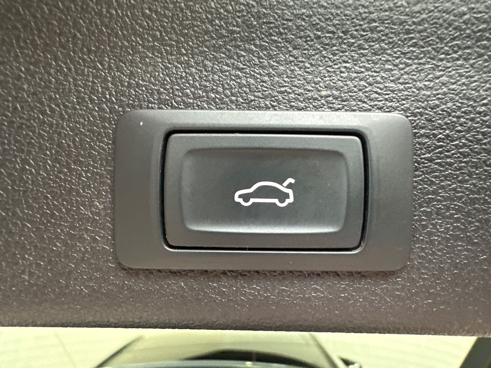 Fahrzeugabbildung Audi A6 Avant 40 TDI S-Line NAV+LED+PANO+AHK+19ZOLL