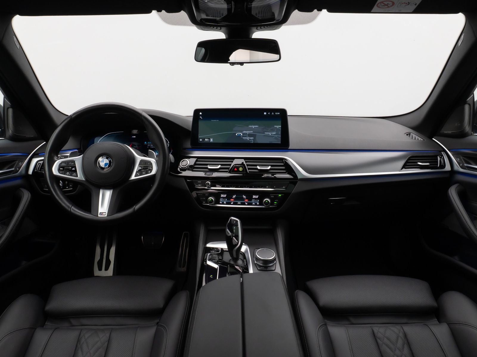 Fahrzeugabbildung BMW 520d xD M Sport Panorama Kamera HUD DAB H/K AHK