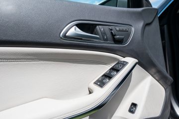 Fahrzeugabbildung Mercedes-Benz CLA 180 URBAN AMBIENTE|MEMORY|NAVI|SHZ