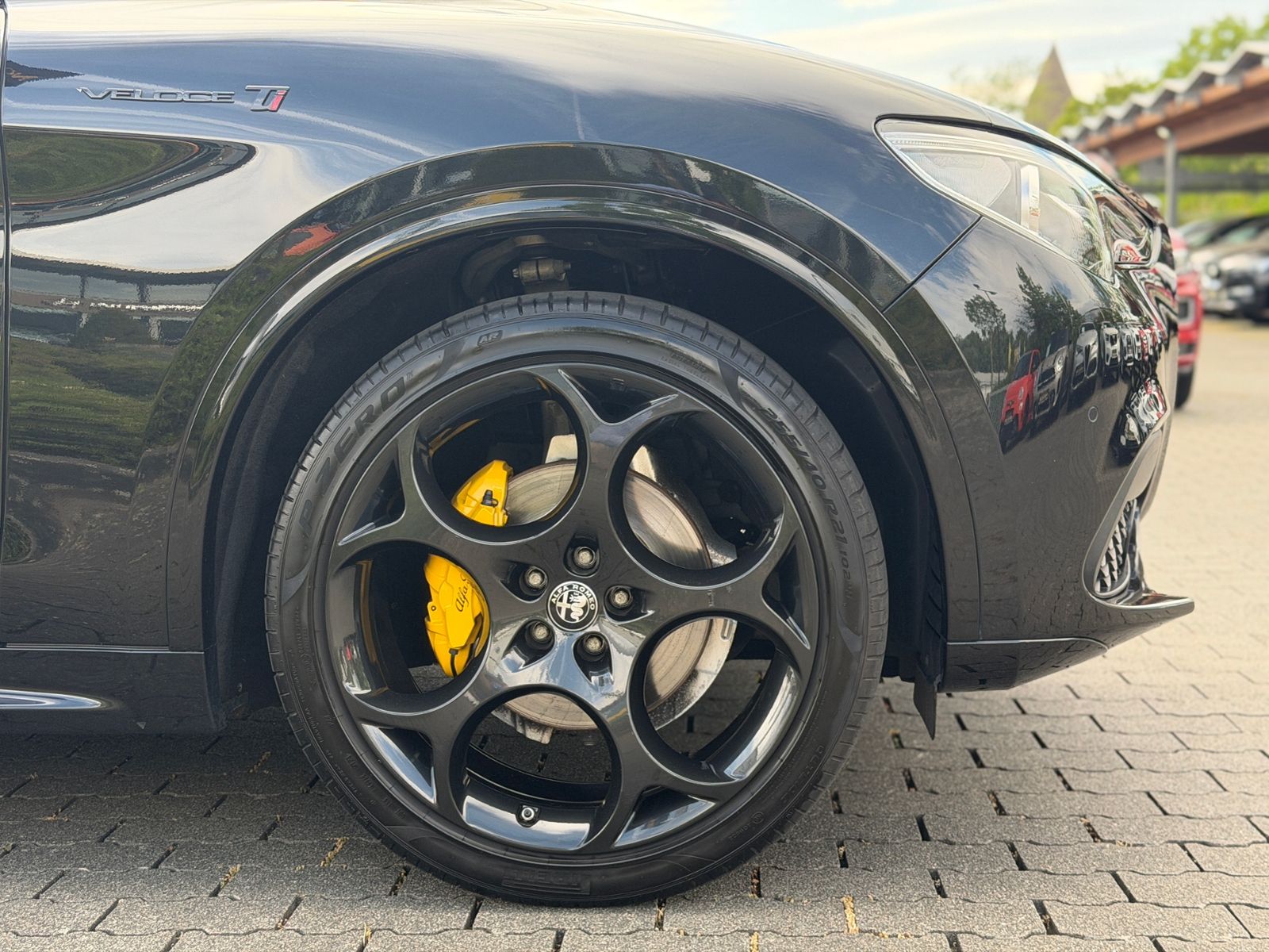 Fahrzeugabbildung Alfa Romeo Stelvio Veloce Ti Q4 H/K BI-XEN NAV RFK 21"