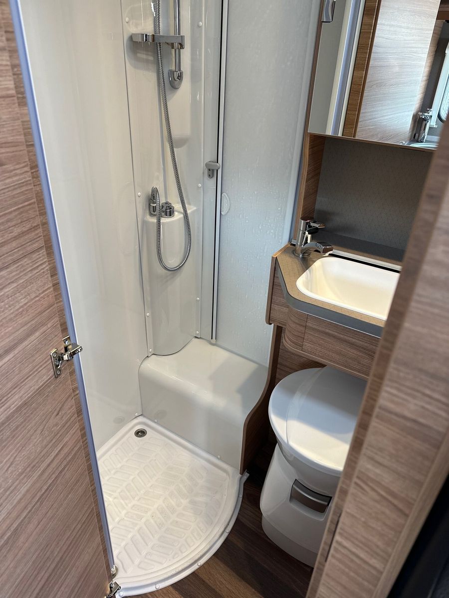 Fahrzeugabbildung Weinsberg CaraCompact MB EDITION PEPPER 640 MEG AHK WINTER
