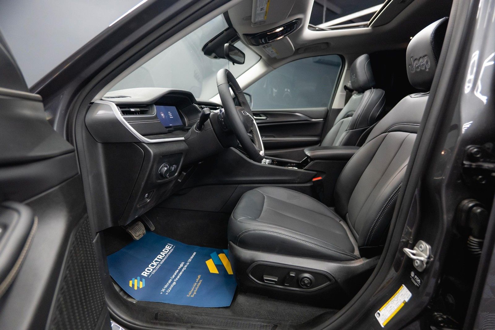 Fahrzeugabbildung Jeep Grand Cherokee 3.6 4x4 LAREDO L ACC Kamera 19%