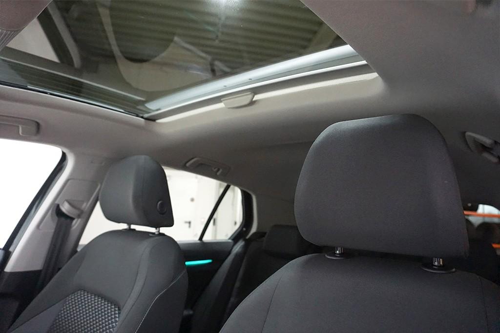 Volkswagen Golf 8 2.0TDI DSG Active Virtual Pano AHK HUD, миниатюра 8