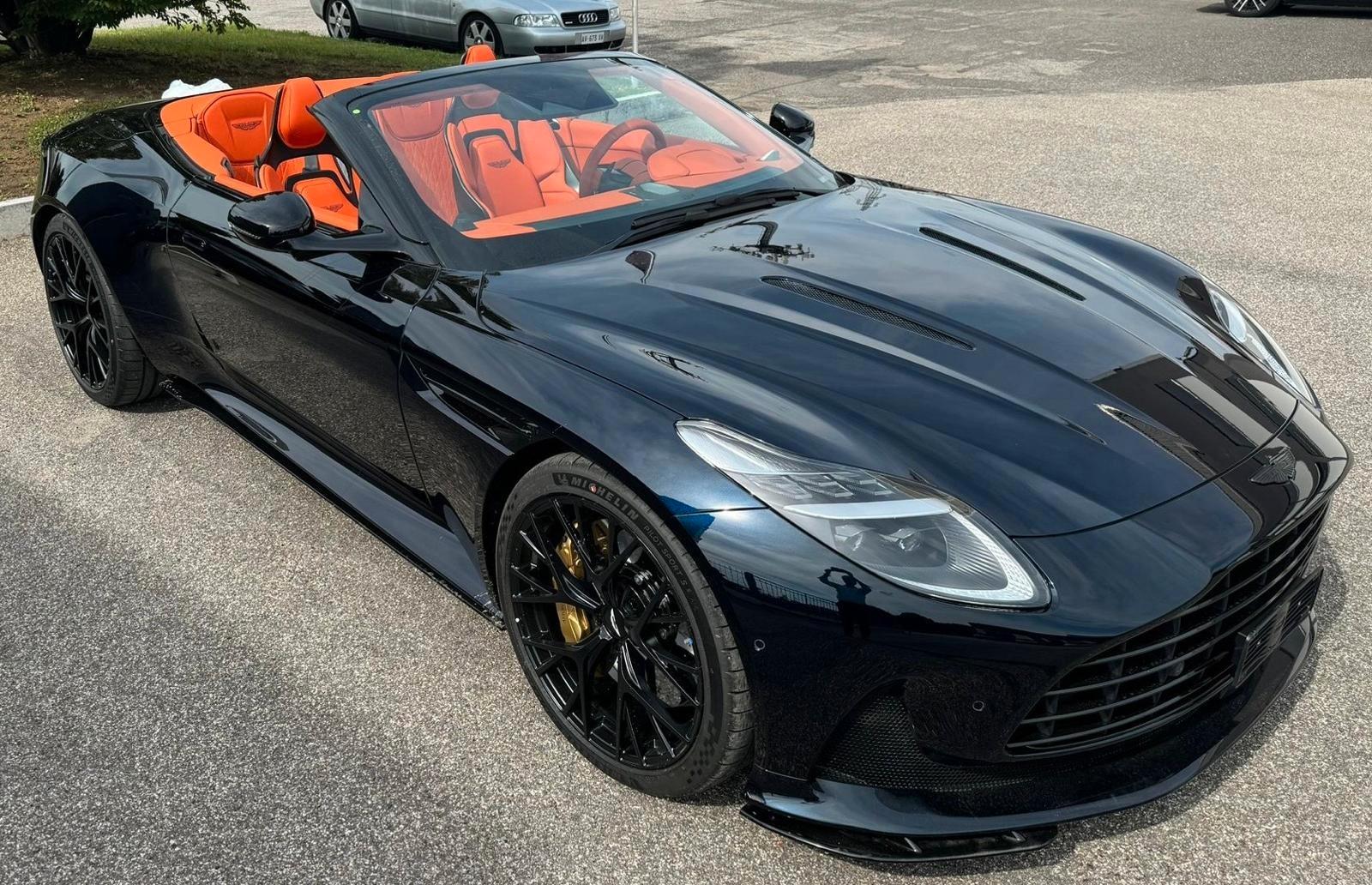 Aston Martin V8 Volante