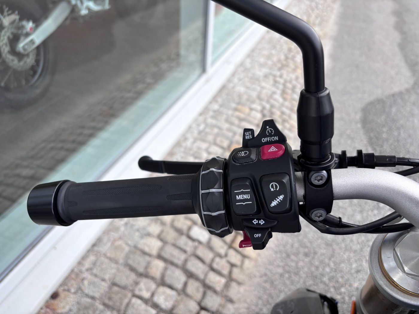 Fahrzeugabbildung BMW F 900 R 3 Pakete Style Sport,
