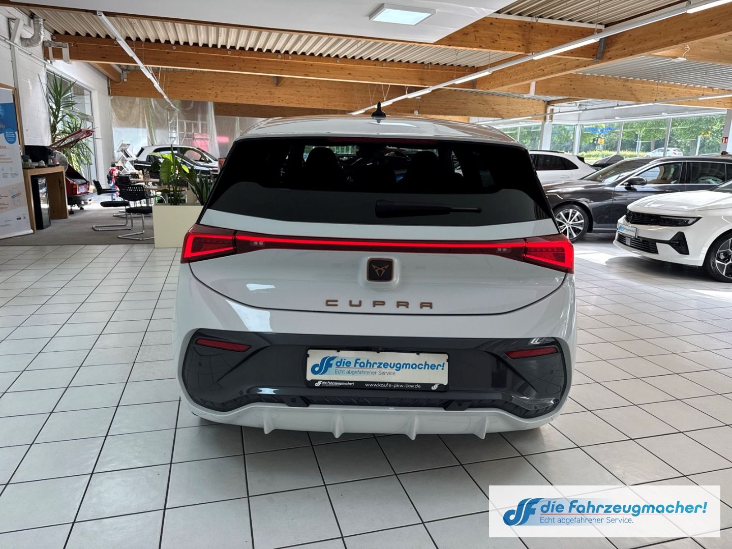 Fahrzeugabbildung CUPRA Born 150 kW Digitales Cockpit Massagesitze LED M