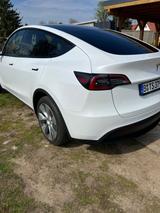 Tesla Model Y Hinterradantrieb RWD mit AHK - Tesla Model Y Gebrauchtwagen in Berlin