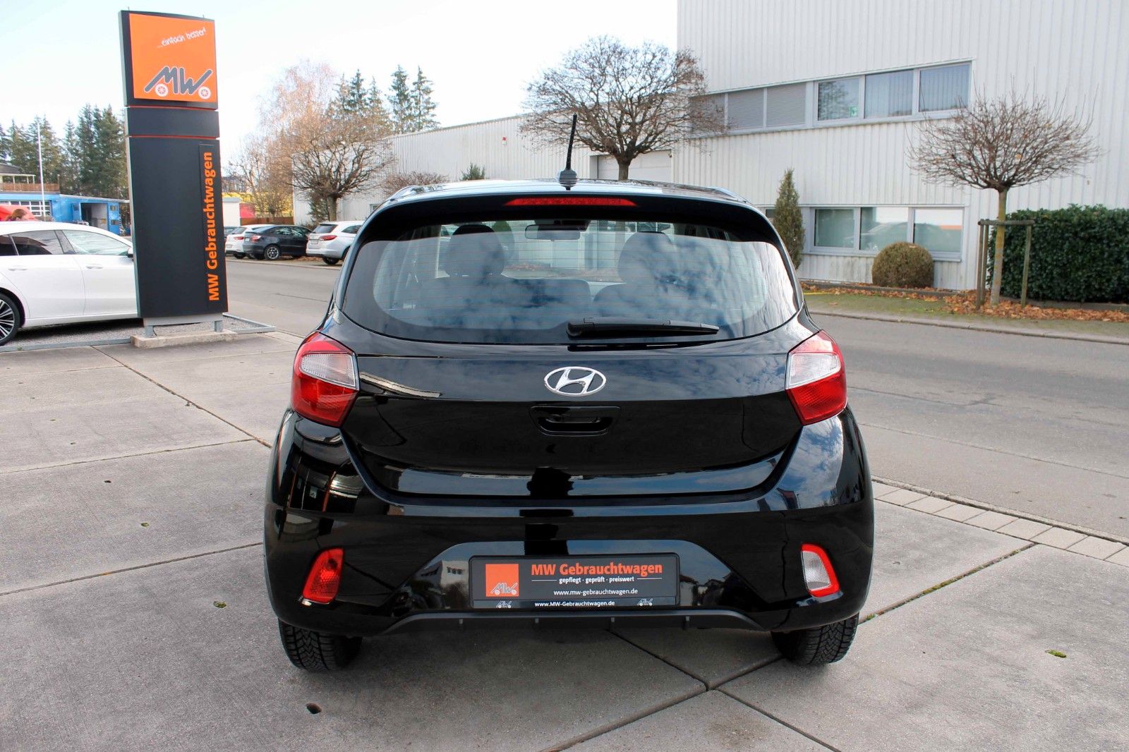 Fahrzeugabbildung Hyundai i10 Select TEMPO ABS eCall BT DAB FLA MFL