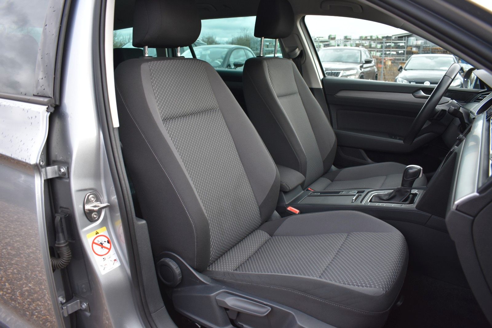 Fahrzeugabbildung Volkswagen Passat Variant Conceptline DSG AHK LED