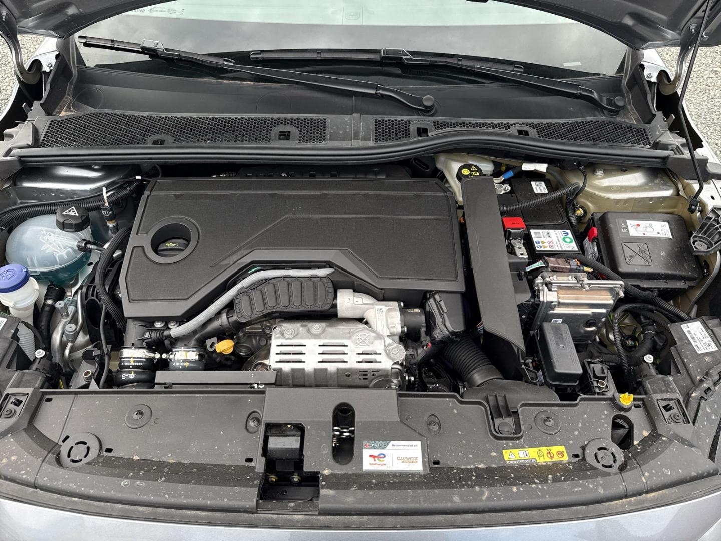 Peugeot 208 Hybrid Allure 81kW AT Sicht-Navigations-Pake
