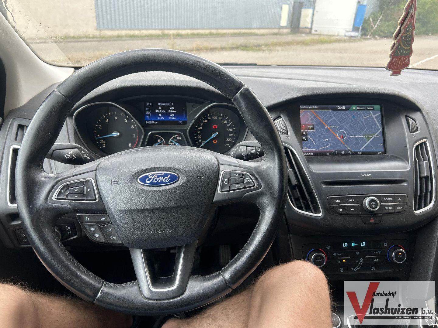 Ford Focus 2015 — photo 9