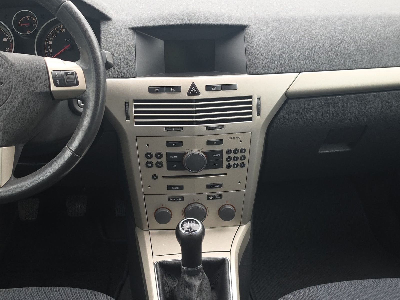Fahrzeugabbildung Opel Astra H GTC Innovation TEMPOMAT KLIMA PDC