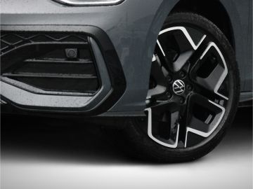 Volkswagen Golf VIII R-Line 1.5 eTSI DSG 2 J. Garantie