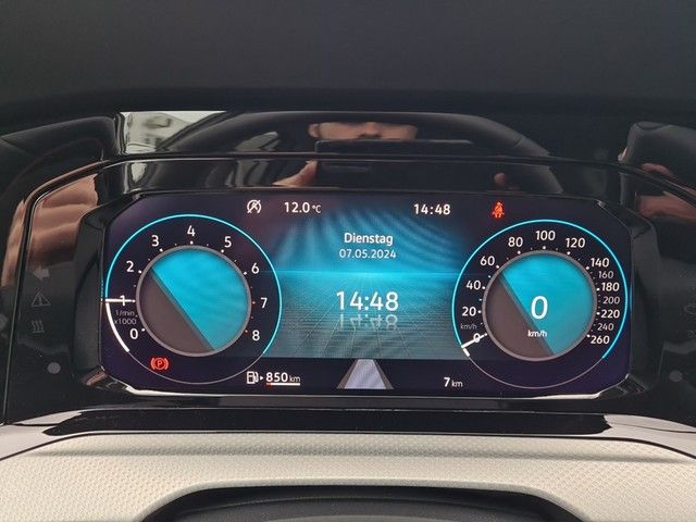 Fahrzeugabbildung Volkswagen Golf VIII Move LED AID RFK Climatronic SH LM