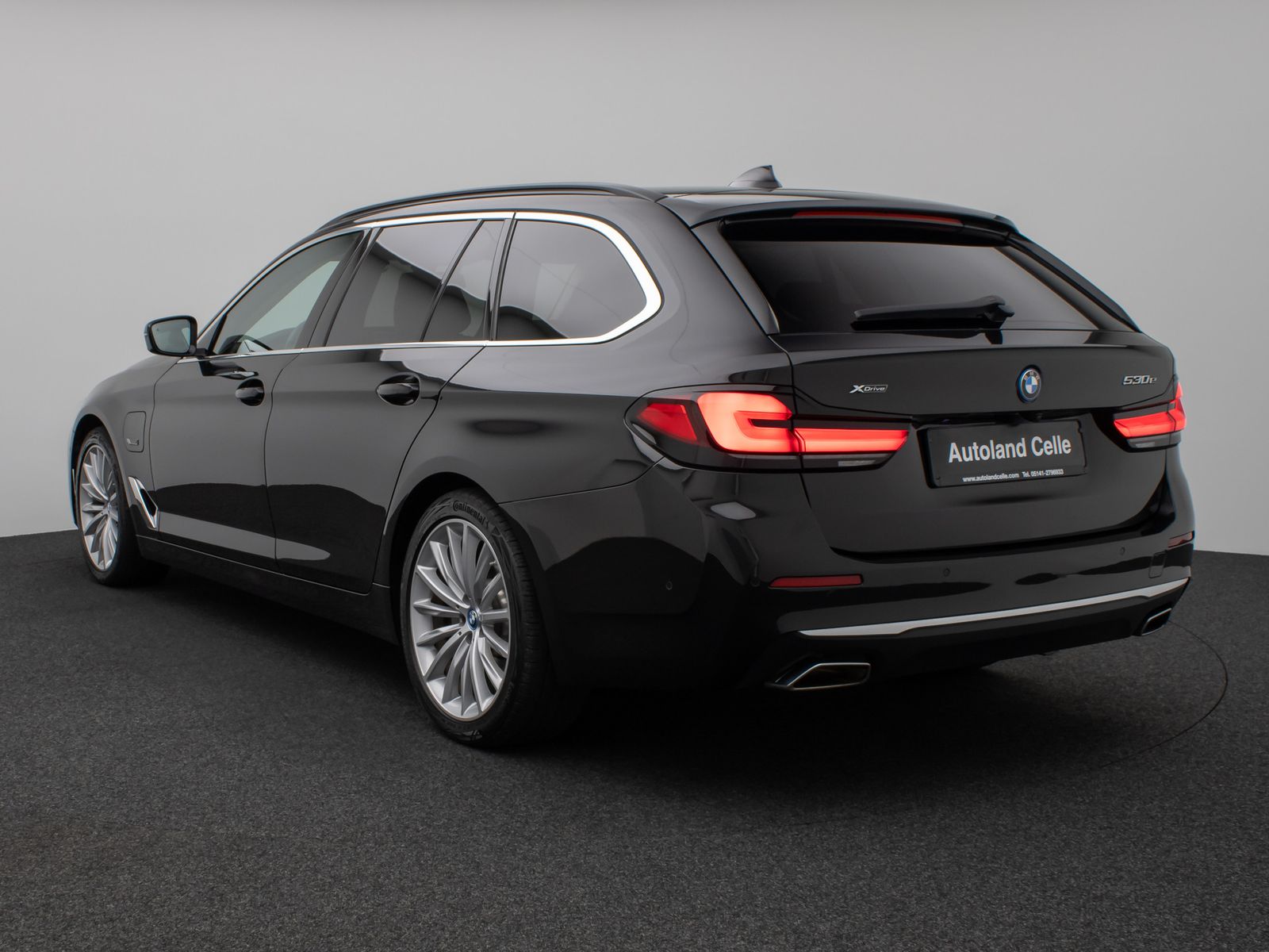 Fahrzeugabbildung BMW 530e xD LuxuryLine 360°HUD DAB AHK Komfort Sport