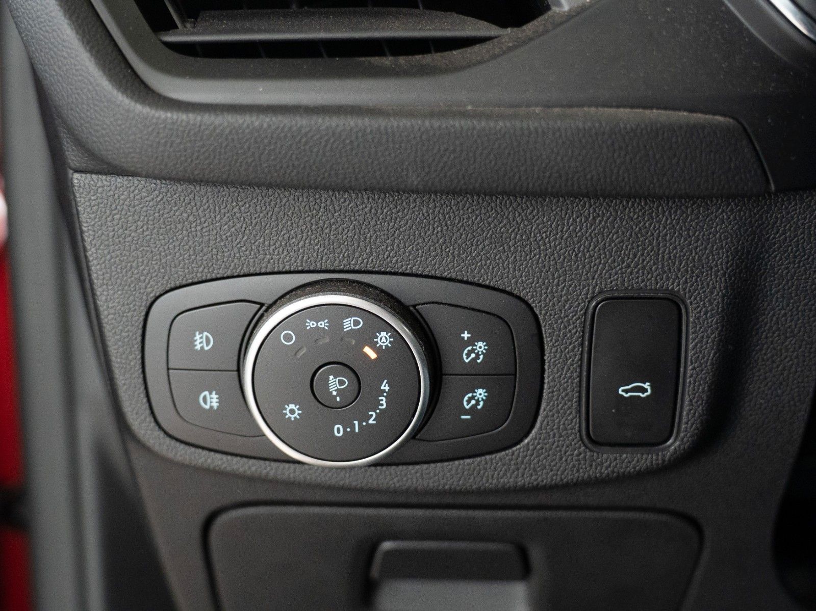 Fahrzeugabbildung Ford Focus Turnier Active WINTER-P/AHK/NAVI/KEYFREE