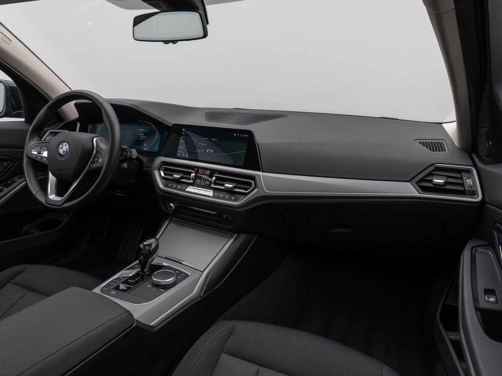 Fahrzeugabbildung BMW 330d Panorama Kamera H/K DAB Komfort Alarm LED