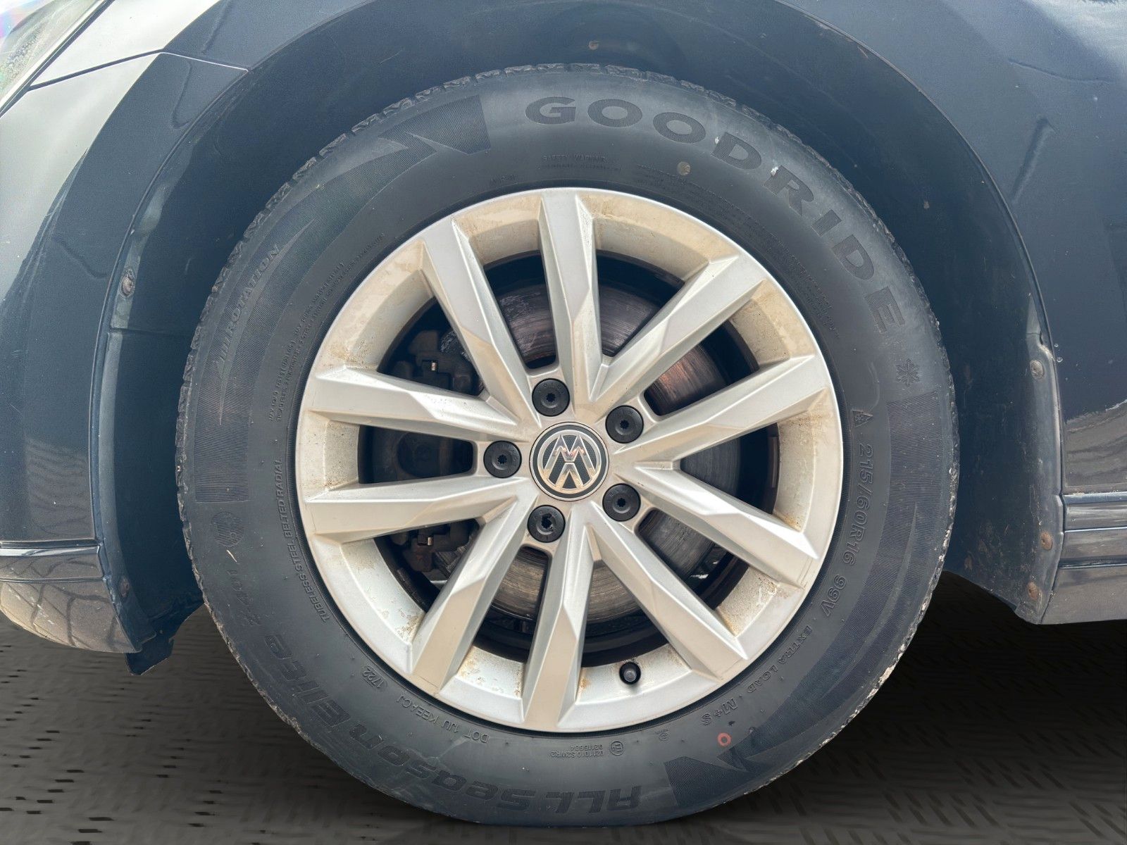 Fahrzeugabbildung Volkswagen Passat Massage/Pano/Sitzheiz/ACC *Zahnriemen neu