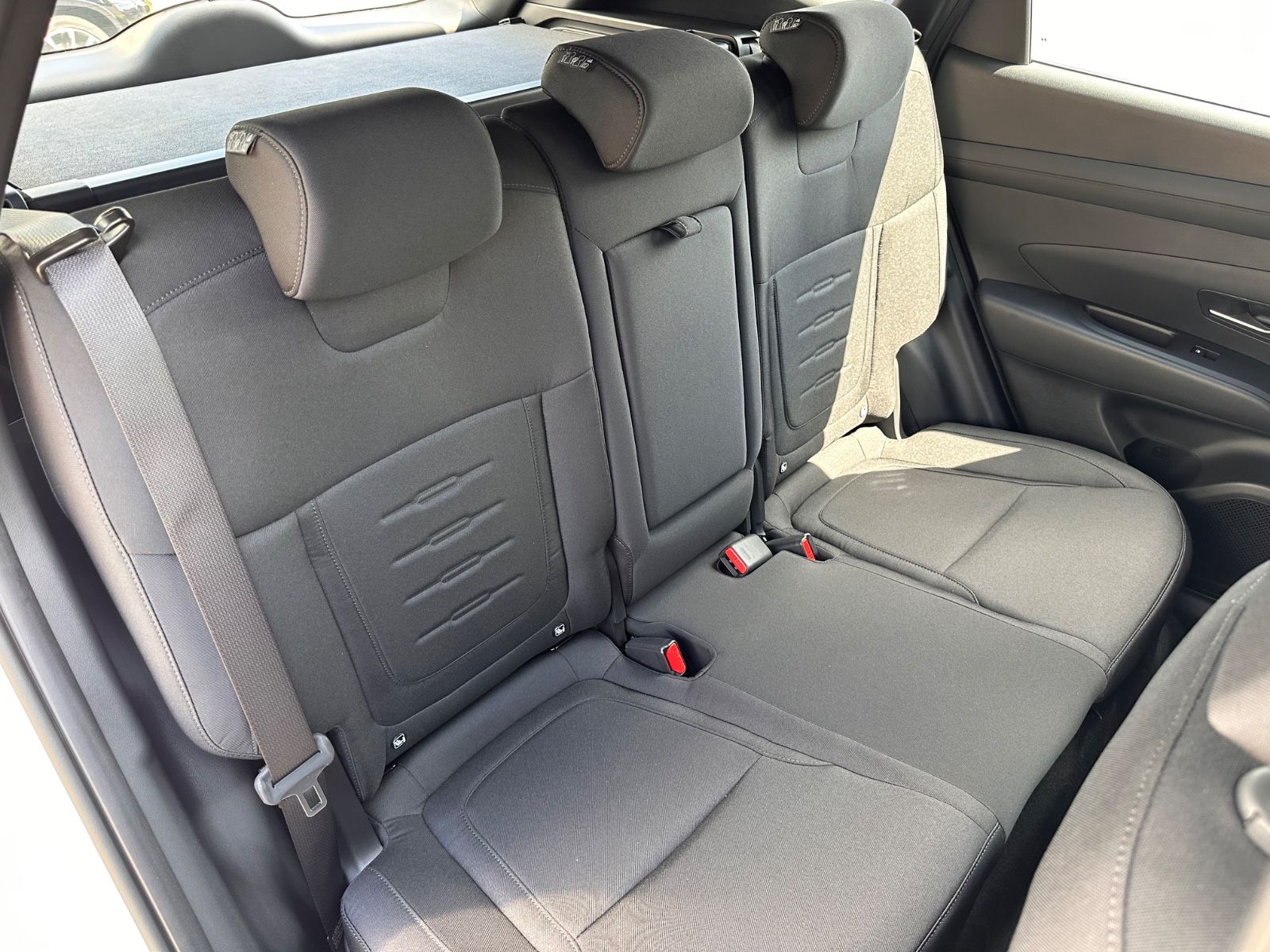 Fahrzeugabbildung Hyundai TUCSON Black-Line Hybrid 1.6 T-GDi DCT SHZG/RFK