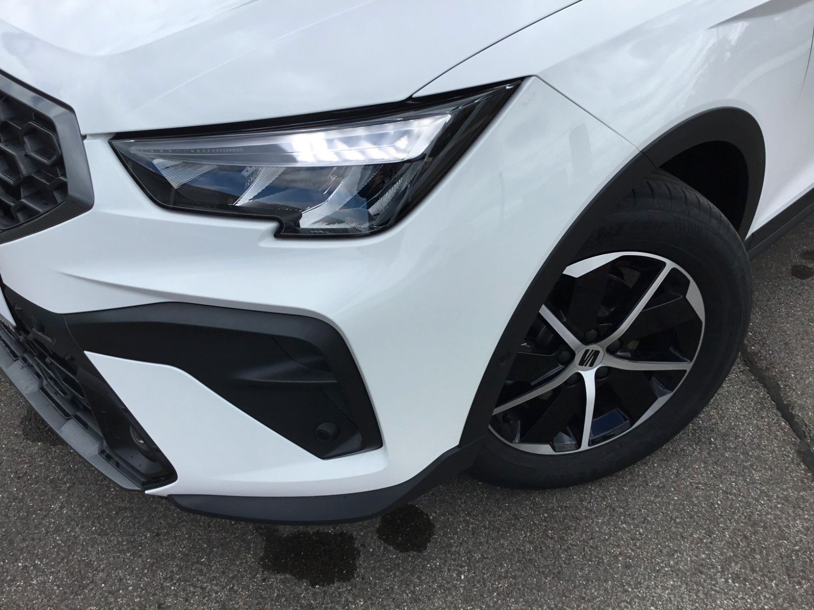Fahrzeugabbildung SEAT Arona 1.0 TSI Style DSG+AHK+ACC+Navi+Kamera