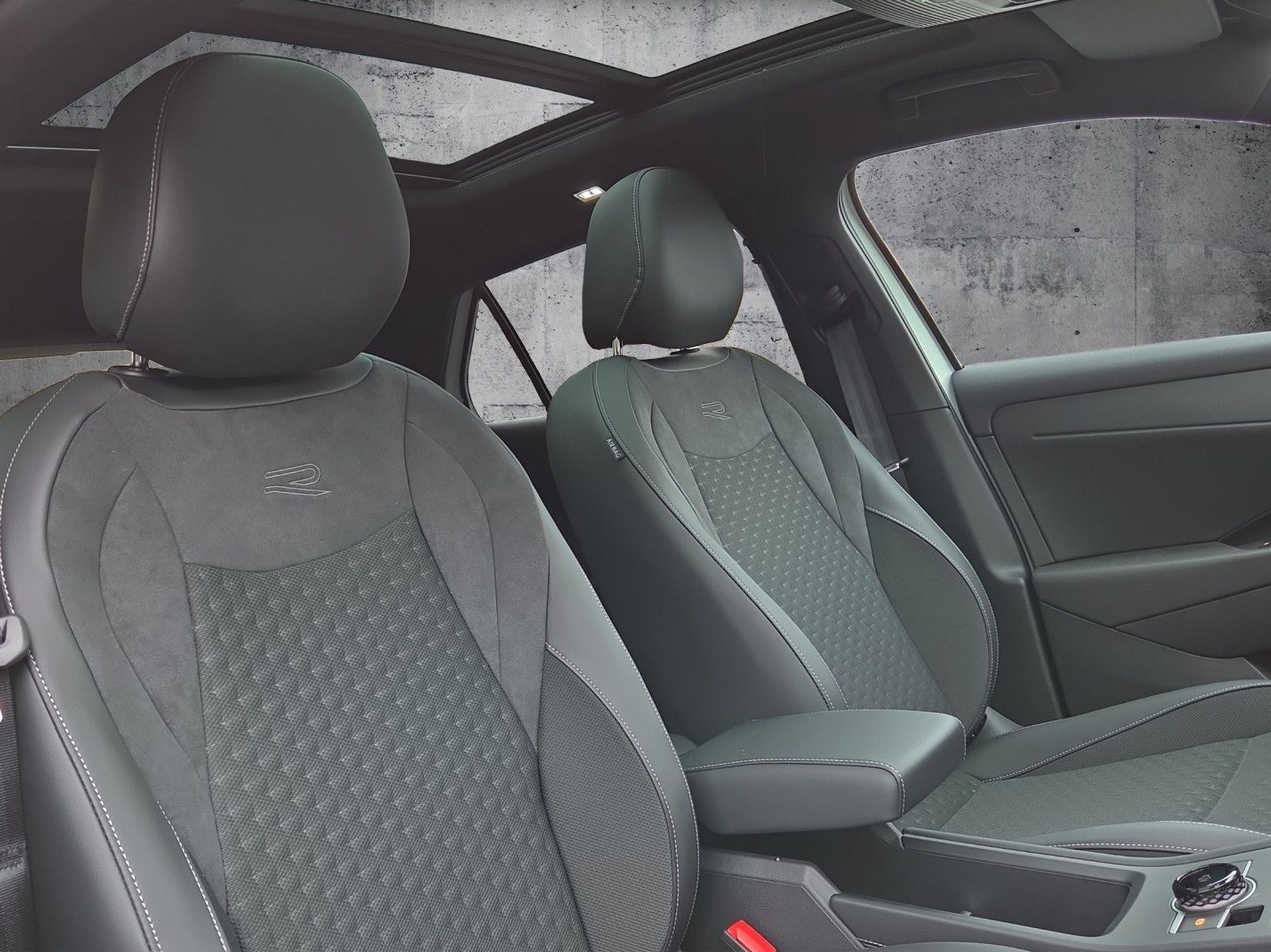 T-Roc neu R-Line 1.5 eTSI OPF DSG Pano AHK