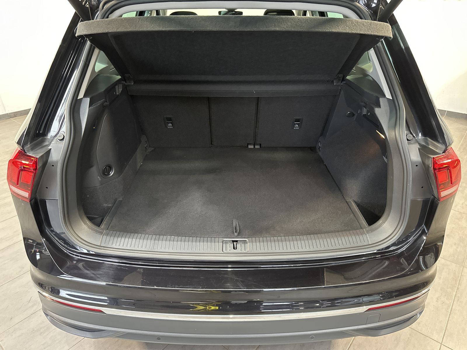 Fahrzeugabbildung Volkswagen Tiguan 1.4 eHybrid DSG Life NAV+LED+AHK+ACC+PANO