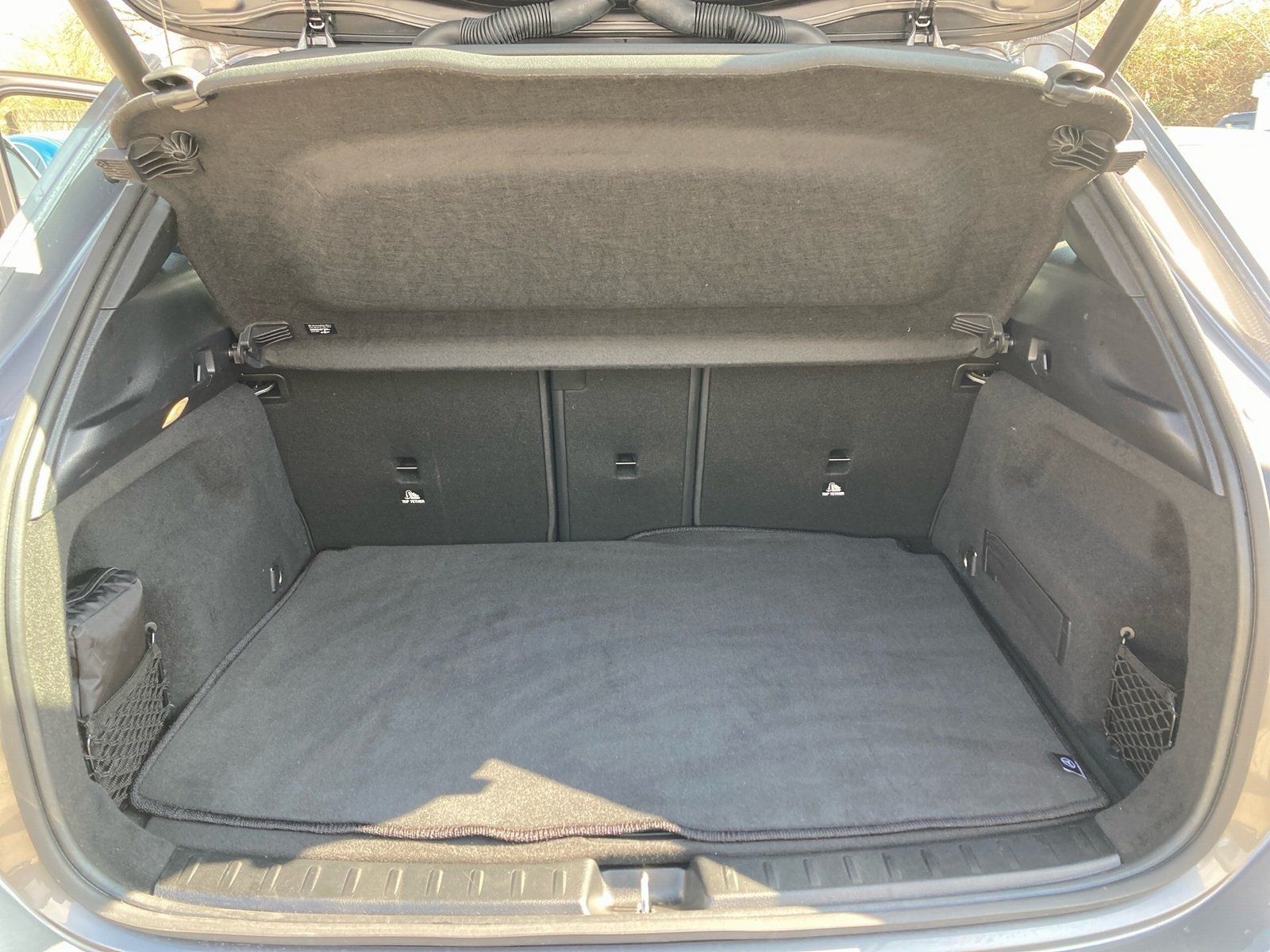 Fahrzeugabbildung Mercedes-Benz GLA 180 Progressive*AHK*Distro*Totwink*Multibeam