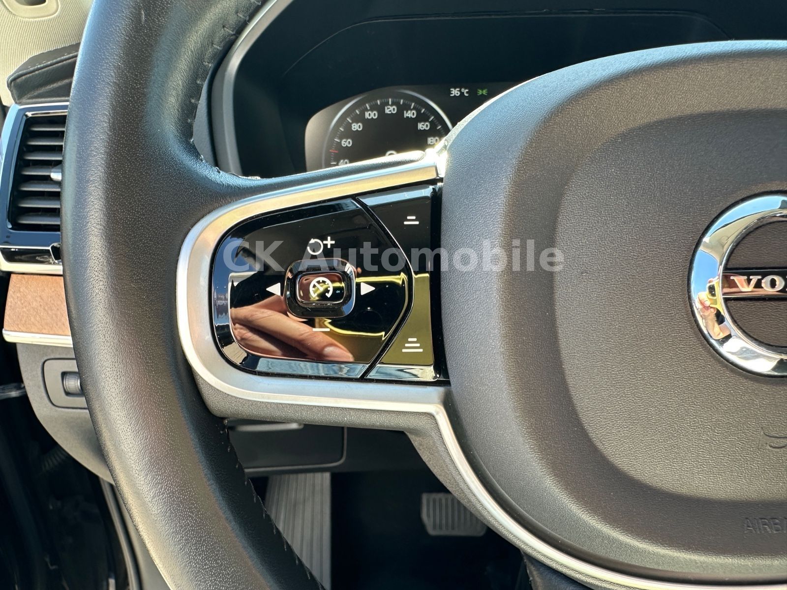 Fahrzeugabbildung Volvo XC90 T5 Inscription AWD/7Sitze/BLIS/LED/360°/AHK