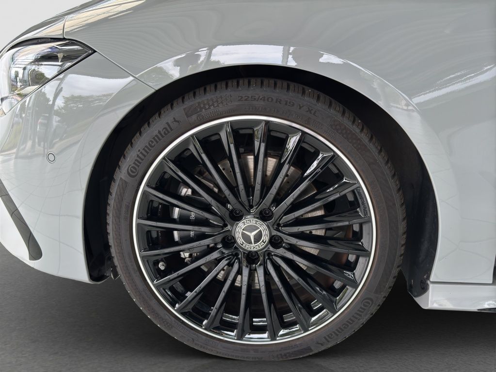 Fahrzeugabbildung Mercedes-Benz CLA 200 Special Edition AMG*Navi*DISTRON*PDC*RFK