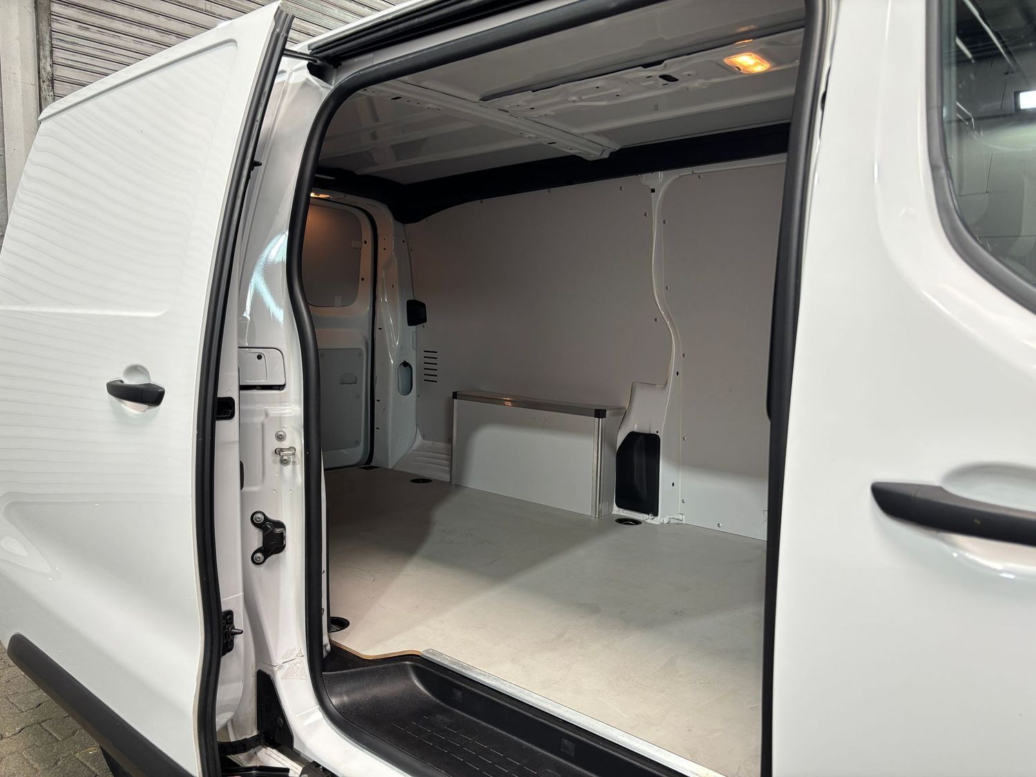 Fahrzeugabbildung Opel Vivaro Edition 2.0 XL L3 Kasten #Klima#Tempomat