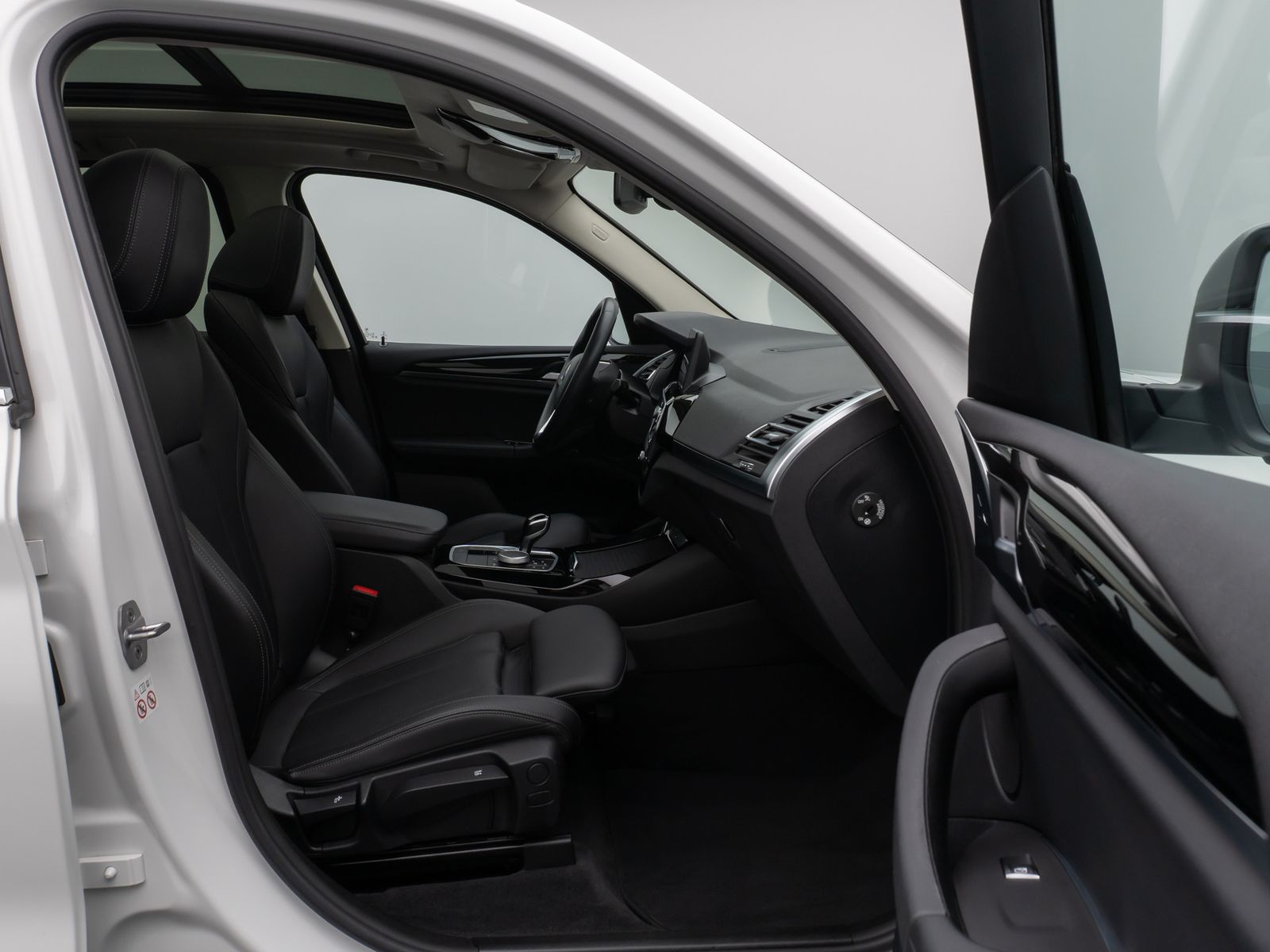 Fahrzeugabbildung BMW X3 xD20i Panorama Kamera DAB Leder Sport 18Zoll