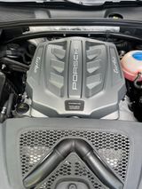 Porsche Macan Turbo mit Performance Paket Turbo mit ... - Porsche Macan in München