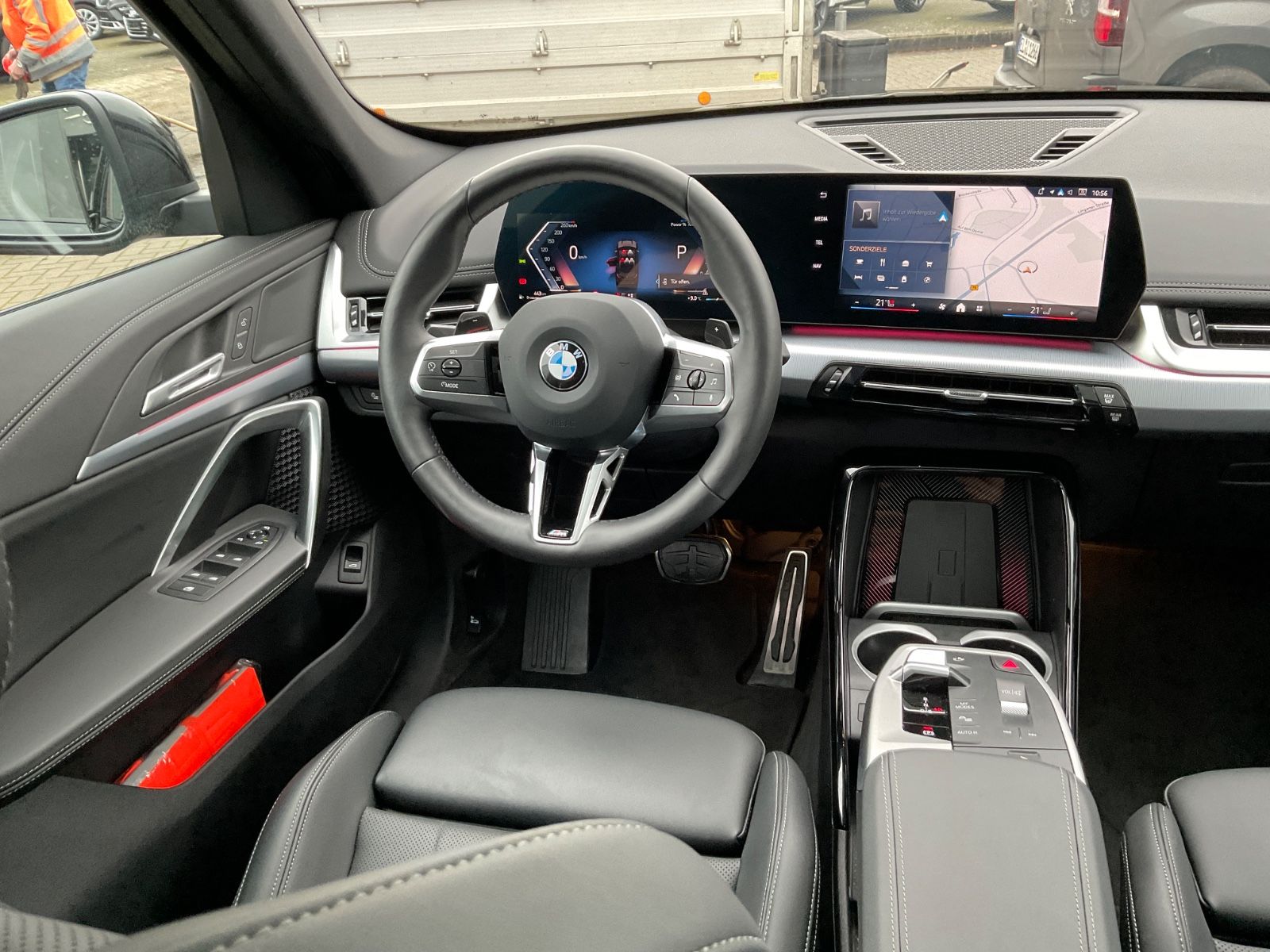 Fahrzeugabbildung BMW X1 sDrive20i,M Sport,AHK,Kamera,Navi,Carplay