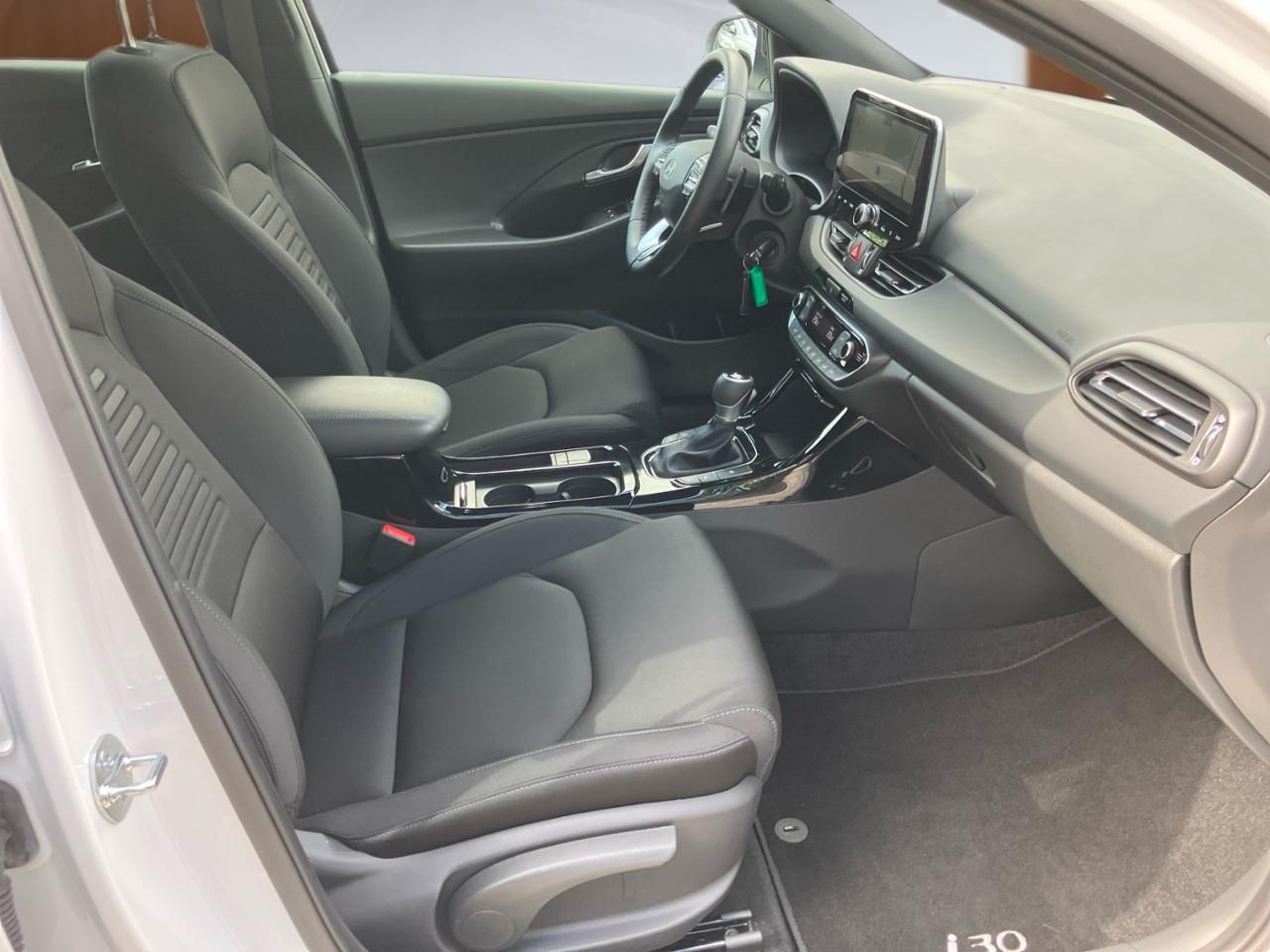 Fahrzeugabbildung Hyundai i30 ADVANTAGE LED*SHZ*LHZ*NAV*USB*CARPL