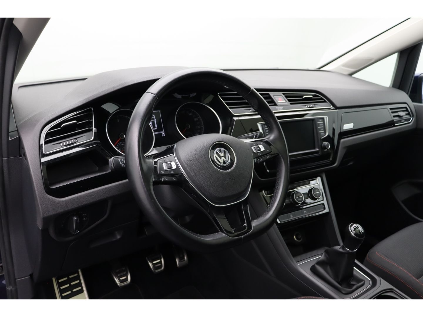 Fahrzeugabbildung Volkswagen Touran Comfortline BMT ACC, Pano, Schiebedach