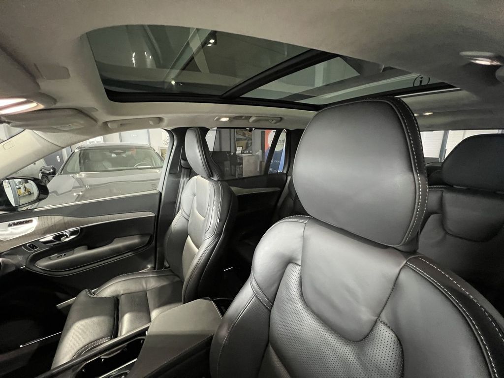 Volvo XC90 T8 Ultra Dark Recharge AWD Massage B&W 22''