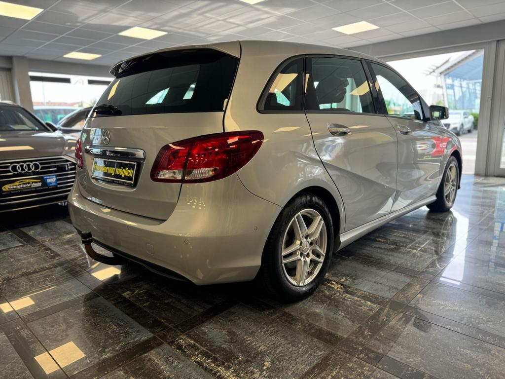 Mercedes-Benz B 180