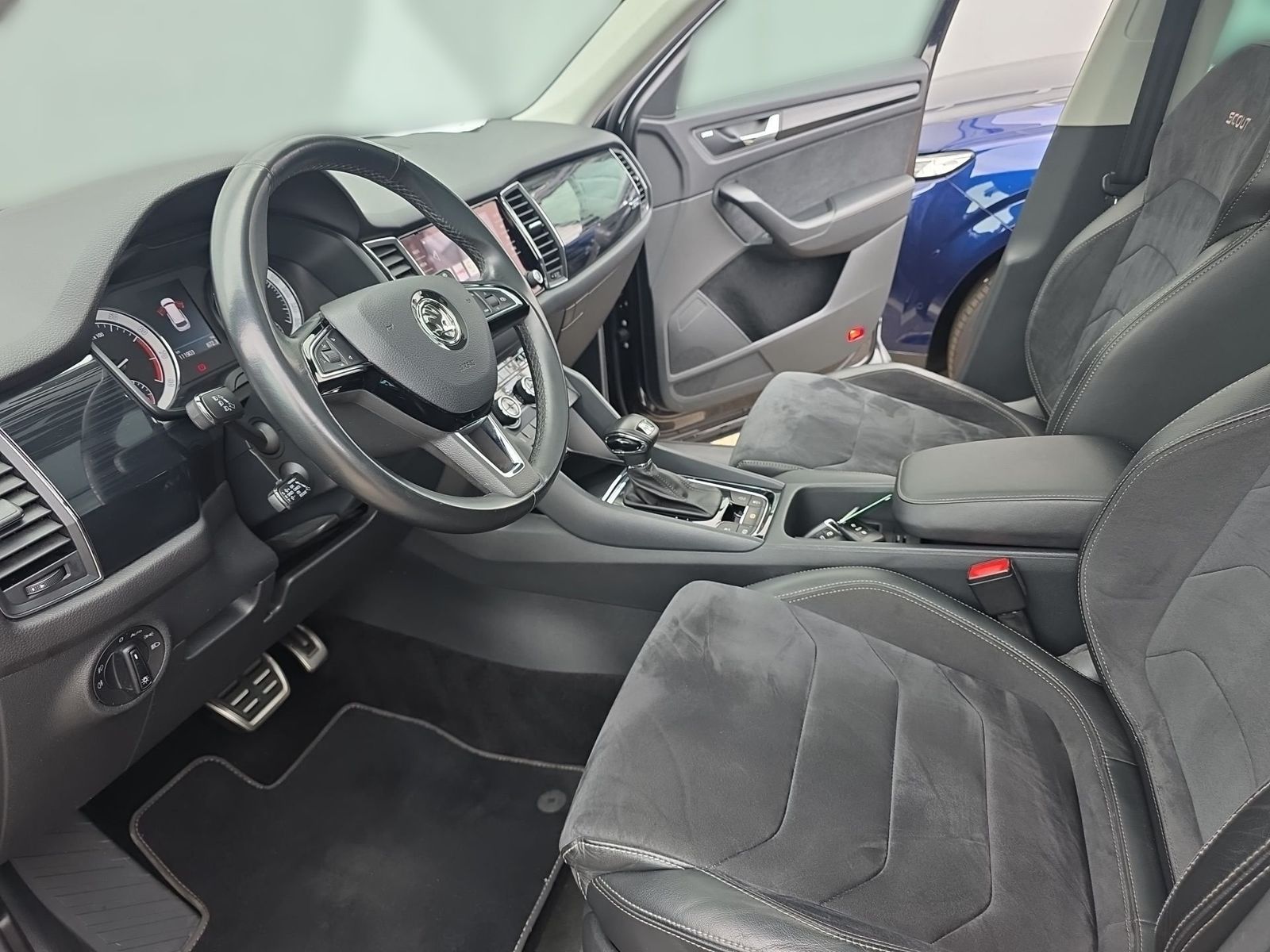 Skoda Kodiaq 2.0 TSI 4x4 Scout *AHK*PANO*LED*KAMERA* foto 10