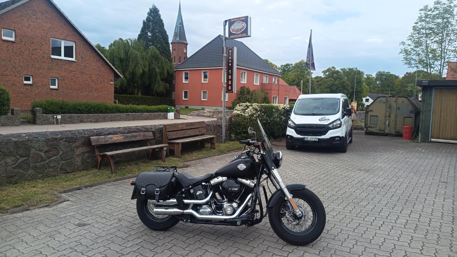 Harley-Davidson FLS Softail Slim