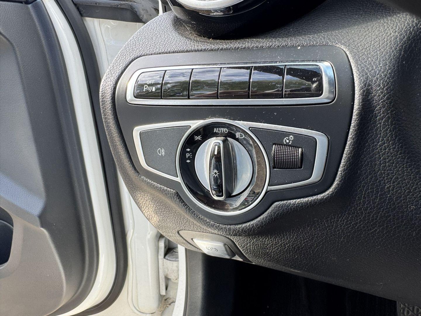 Mercedes-Benz C350 2015 — photo 16