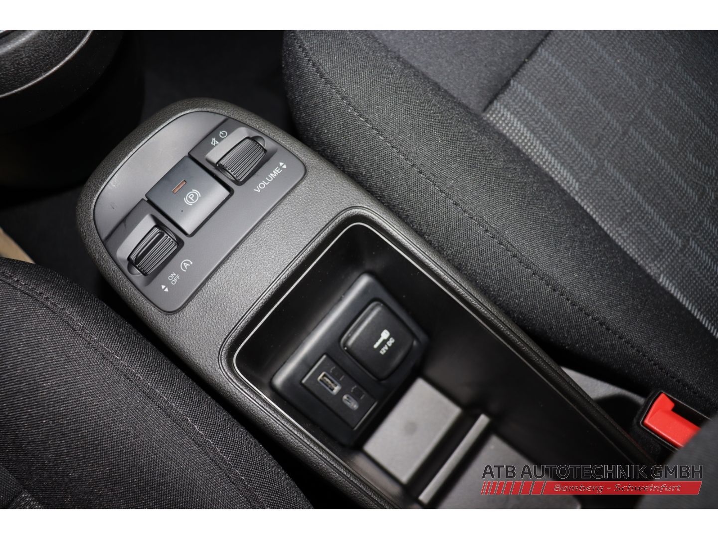 Fahrzeugabbildung Fiat 500 ICON + Komfortpaket Hybrid 1.0l PDC Rückfahr