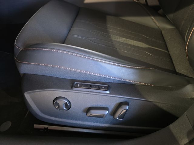 Leon 1.5 eTSI DSG*NAVI*KAMERA*AMBIENTE*
