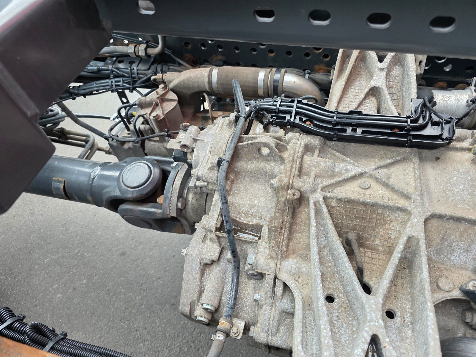 Fahrzeugabbildung Mercedes-Benz Actros 1843 LL BDF Fahrschule S&G 6 Sitze AHK