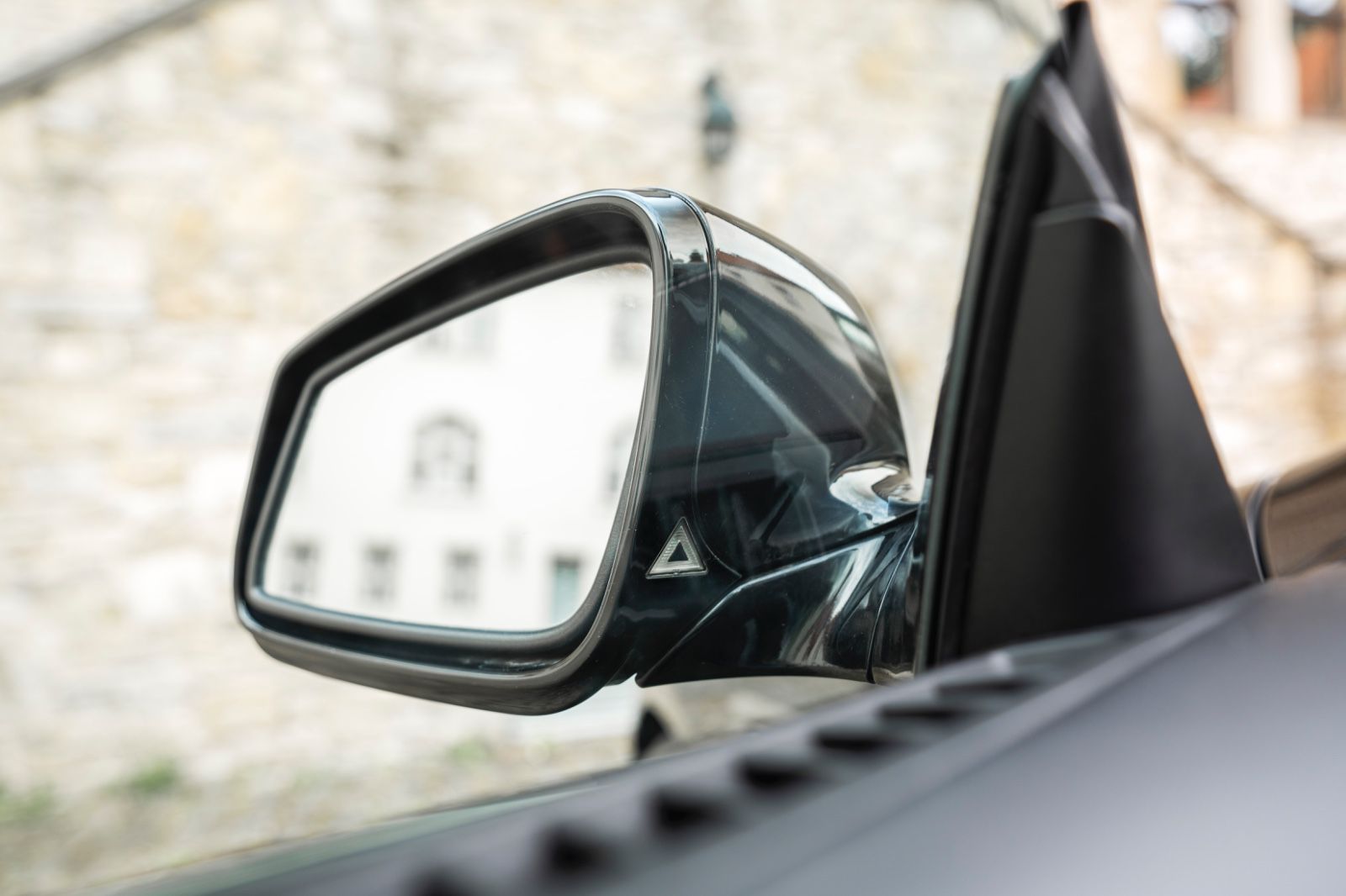 Fahrzeugabbildung BMW 650i xDrive Coupé M-SPORTPAKET HUD H&K LED KAM