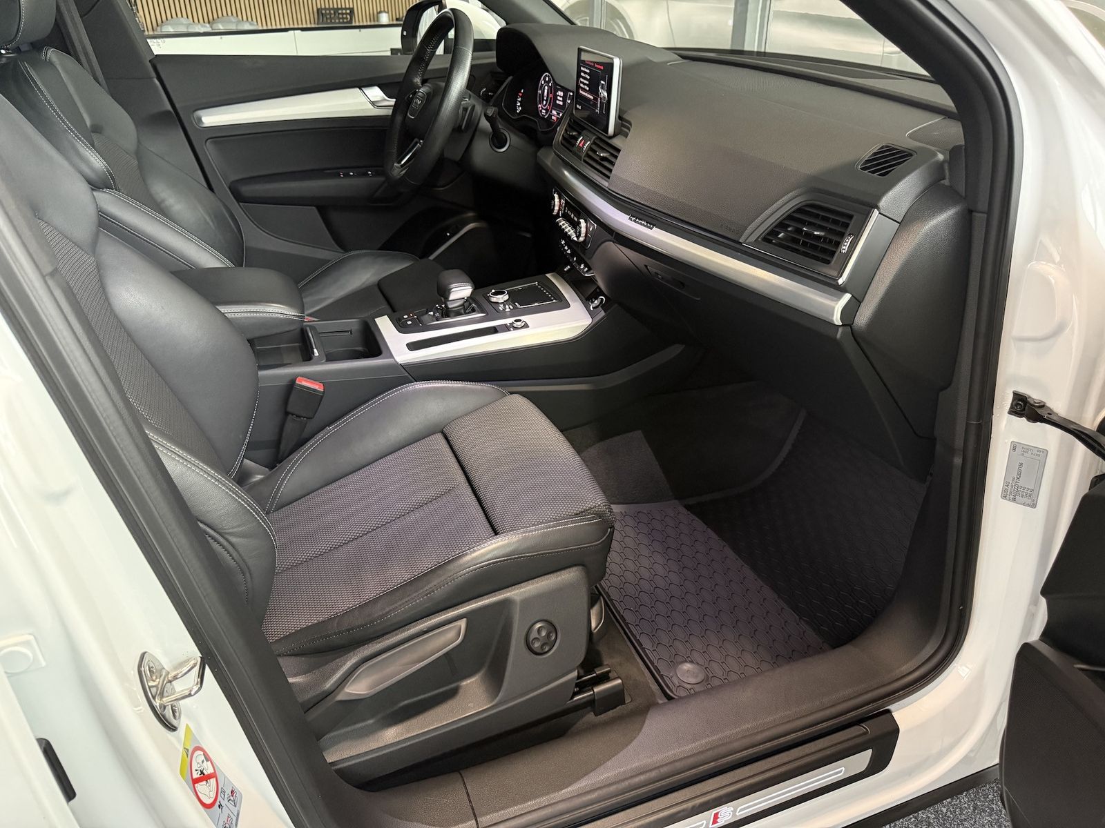 Fahrzeugabbildung Audi Q5 40 TDI qu. Sport S-LINE|NAVI|R-KAMERA|PANO
