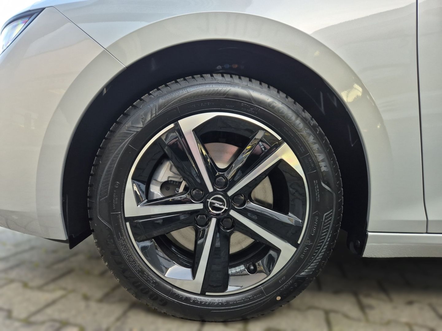 Fahrzeugabbildung Opel Astra 1.5 D EU6e L Sports Tourer Edition LED App