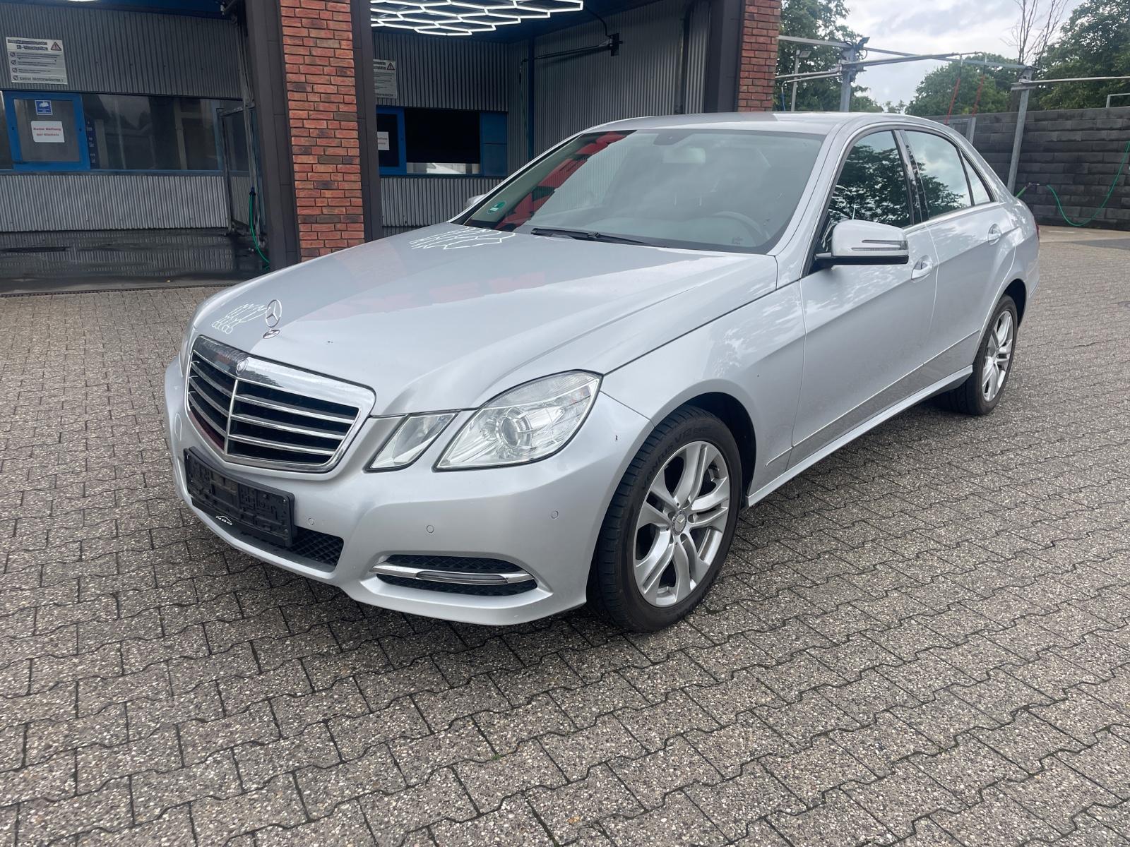 Mercedes-Benz E 200 CGI BlueEfficiency  Avantgarde 1.Hand