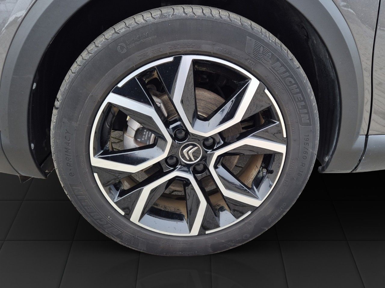 Fahrzeugabbildung Citroën C4 Lim. ë- Shine - viele Extras