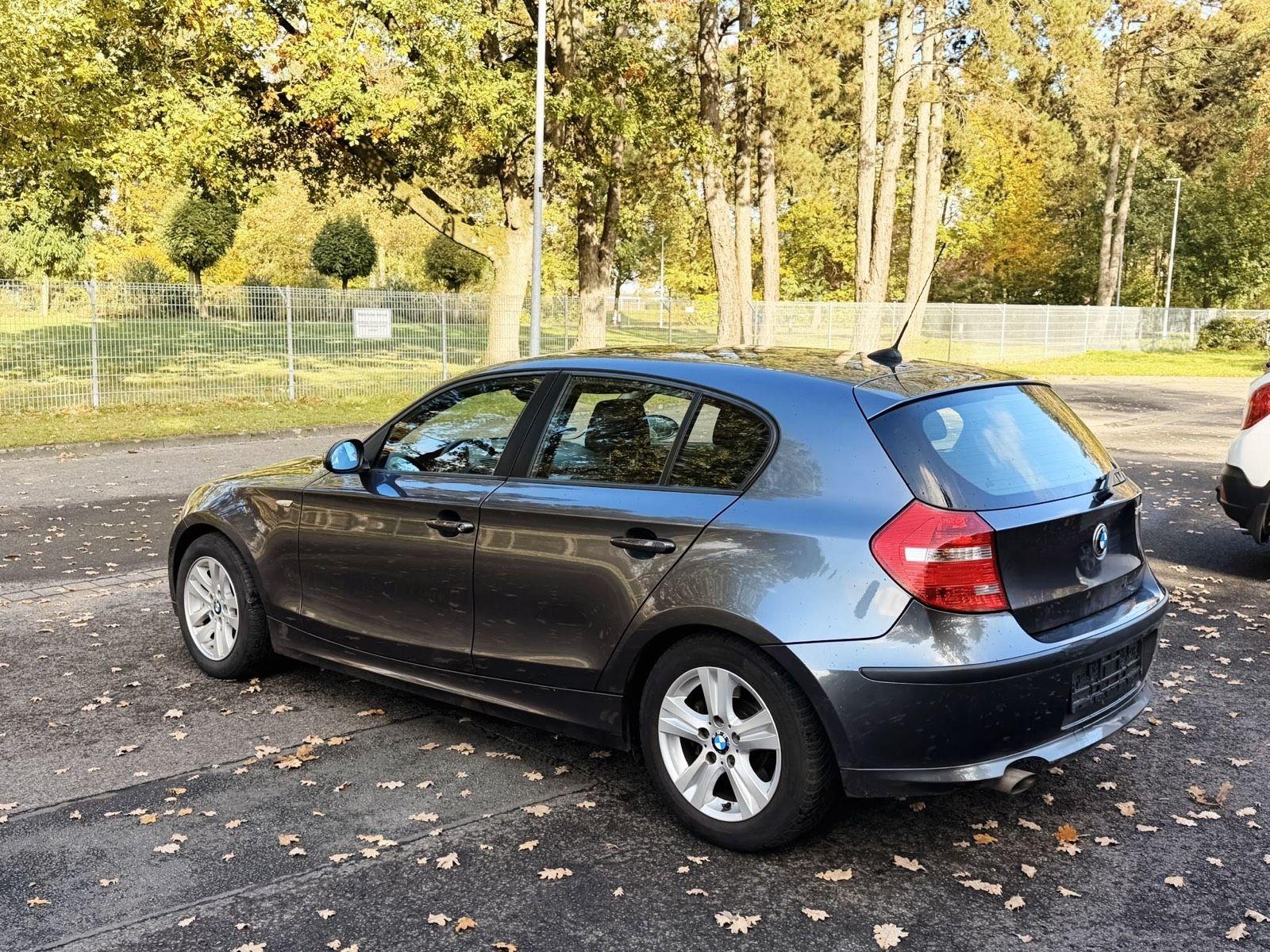 BMW 118 2008 — interior