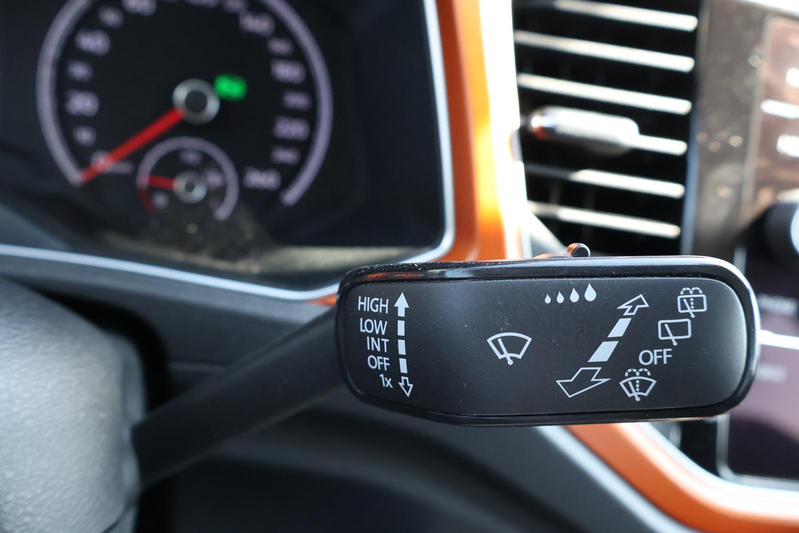 Volkswagen T-Roc 1.5 16V TSI Basis LED Sitzheizung DAB PDC